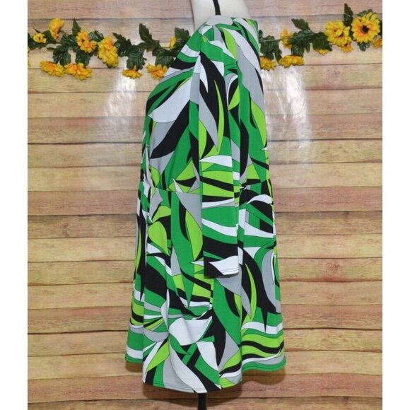 Tiana B. Green Abstract Pattern Faux Wrap Tunic Blouse Size 1X Stretch Pockets - Picture 4 of 9
